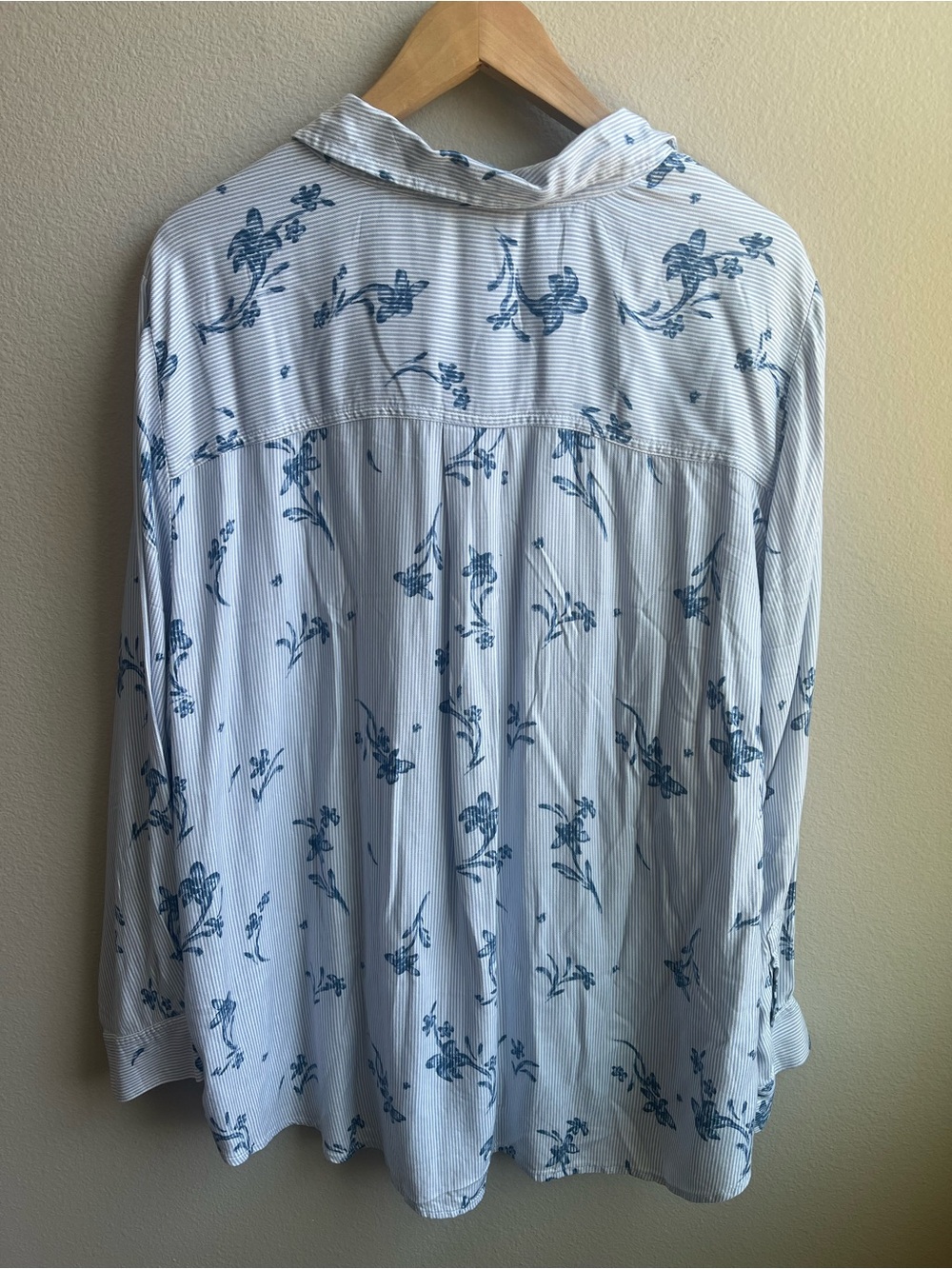 Preppy Blue Stripe & Floral Button-Down Shirt for Women NWT - Picture 7 of 9